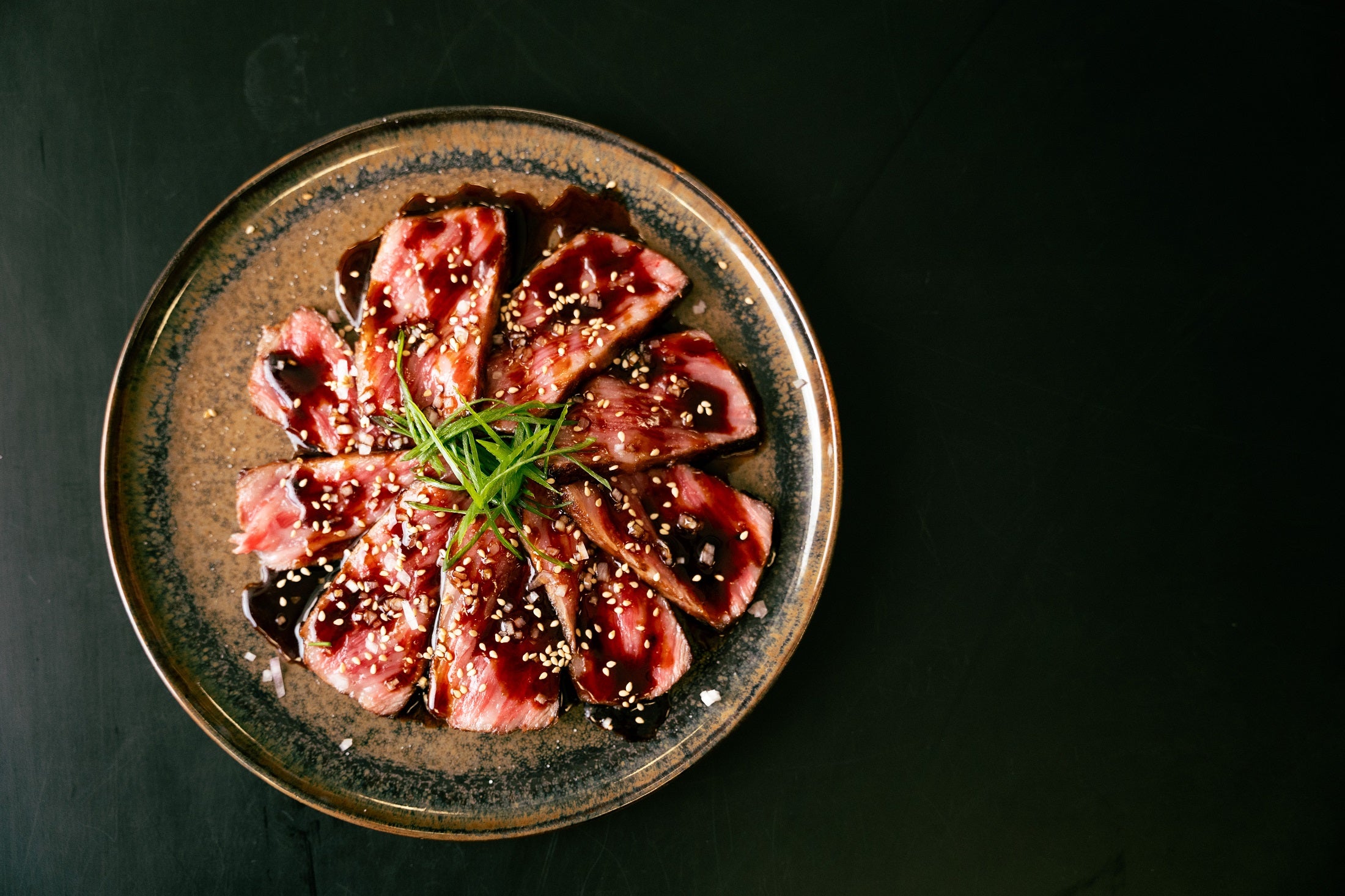 How to Make Wagyu Tataki Teriyaki: A Fusion of Elegance and Flavor